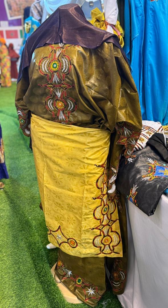 Robe Élégance Dorée